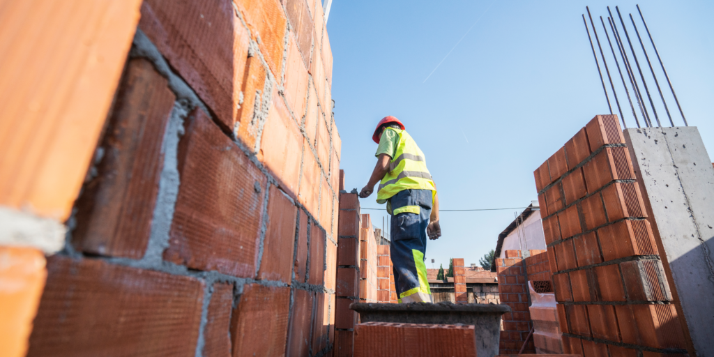 Entreprise tous corps d'état coordonnant des travaux de rénovation pour SEVOL